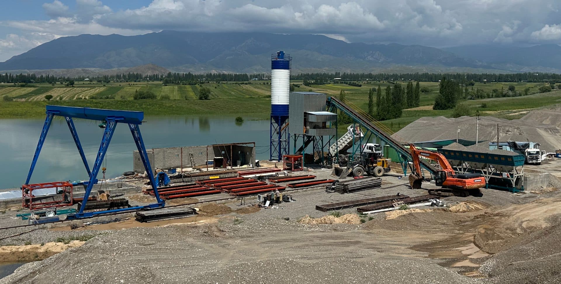 Jaloloboddagi HZS90 beton zavodi va yig‘ma plitalar ishlab chiqarish